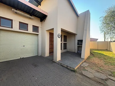 3 Bedroom Townhouse For Sale in Witbank - img