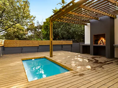 4 Bedroom House For Sale in Somerset West - JZG3.webp