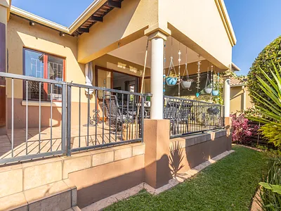 2 Bedroom House For Sale in Sandton - FmdF.webp