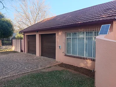3 Bedroom House For Sale in Brakpan - 117R.webp