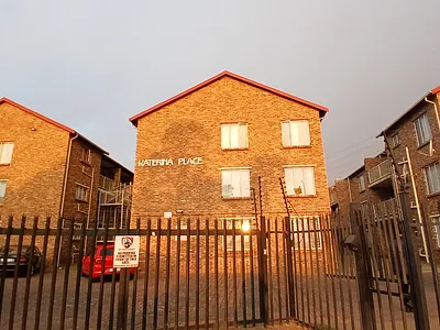 2 Bedroom Townhouse For Sale in Germiston - img
