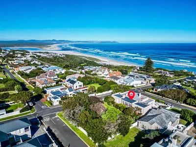 4 Bedroom House For Sale in Hermanus - W6mU.webp