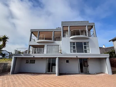 7 Bedroom House To Rent in Langebaan - img
