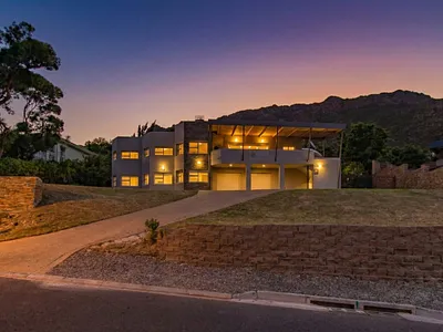 4 Bedroom House To Rent in Gordons Bay - img