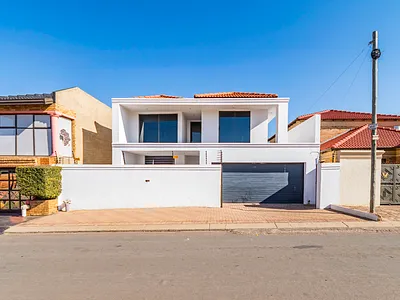 3 Bedroom House For Sale in Krugersdorp - NH9H.webp