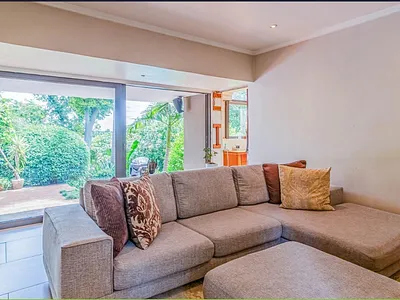 6 Bedroom House For Sale in Sandton - 4KcE.webp