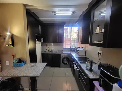 2 Bedroom Townhouse For Sale in Johannesburg - oA5q.webp