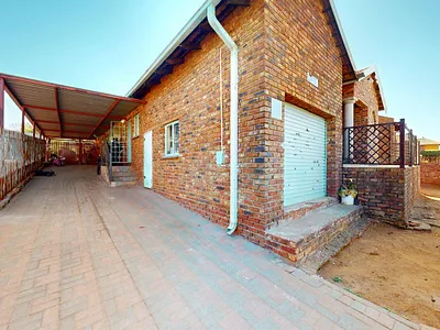 3 Bedroom House For Sale in Potchefstroom - 8E8T.webp