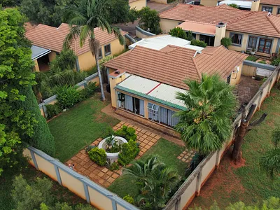 2 Bedroom Townhouse For Sale in Akasia - img