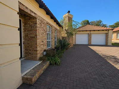 3 Bedroom Townhouse For Sale in Newcastle - 2KFq.webp