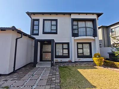 3 Bedroom House For Sale in Akasia - img
