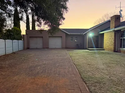3 Bedroom House For Sale in Vanderbijlpark - qHYO.webp
