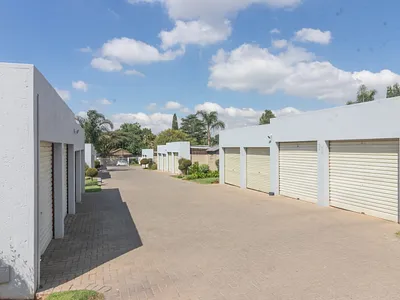 3 Bedroom Townhouse For Sale in Kempton Park - img