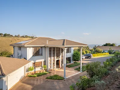4 Bedroom House For Sale in Hillcrest - QpNa.webp
