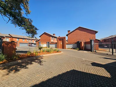 3 Bedroom Apartment For Sale in Akasia - JJ6g.webp
