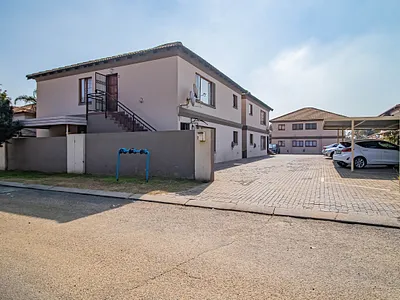 3 Bedroom Townhouse For Sale in Brakpan - CDCo.webp
