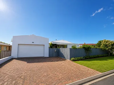 6 Bedroom House For Sale in Stilbaai West, Stilbaai - img