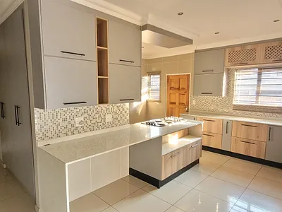 4 Bedroom House For Sale in Middelburg - img
