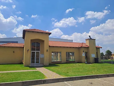 2 Bedroom Townhouse For Sale in Johannesburg - 8U77.webp