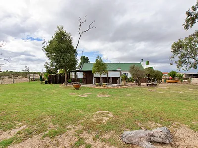 3 Bedroom House For Sale in Piketberg - k1sE.webp