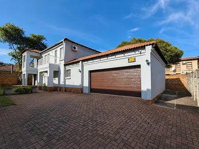 3 Bedroom House For Sale in Rustenburg - PYgX.webp