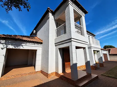 3 Bedroom House For Sale in Rustenburg - vZVo.webp