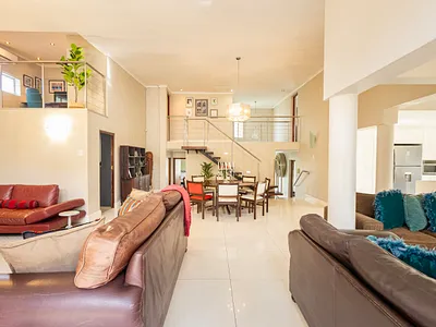 4 Bedroom House For Sale in Durbanville - Q0m6.webp