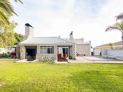 4 Bedroom House For Sale in Durbanville - YzSt.webp