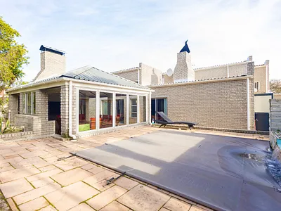 4 Bedroom House For Sale in Durbanville - chJF.webp