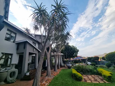 4 Bedroom House For Sale in Rustenburg - 63NB.webp