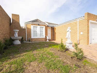 2 Bedroom Townhouse For Sale in Durbanville - MpaN.webp