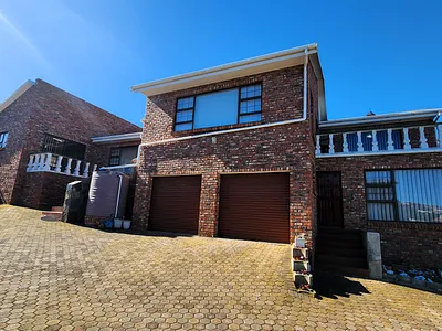 4 Bedroom House For Sale in Mossel Bay - WRUE.webp