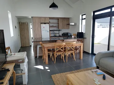 2 Bedroom House To Rent in Langebaan - VjEe.webp