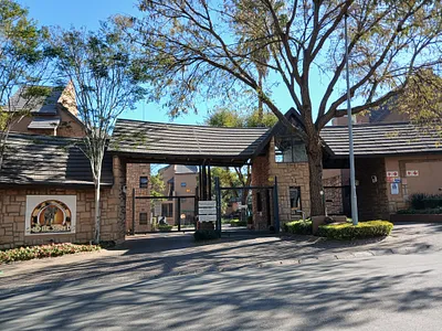 2 Bedroom House For Sale in Sandton - Ginl.webp