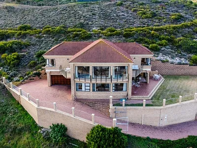 3 Bedroom House For Sale in Mossel Bay - img