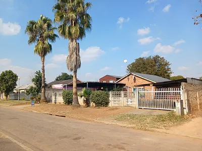 8 Bedroom House For Sale in Pretoria - fvWn.webp