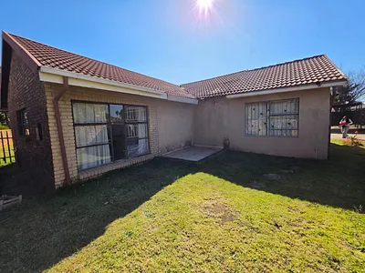 4 Bedroom House For Sale in Alberton - D4hi.webp