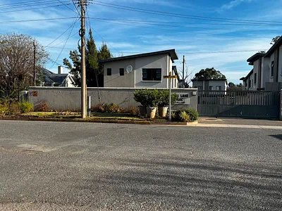 2 Bedroom Apartment For Sale in Queenstown - Kx8c.webp