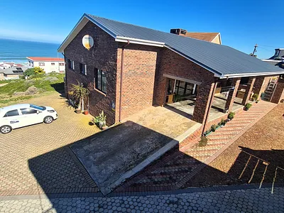 5 Bedroom House For Sale in Mossel Bay - qjWx.webp