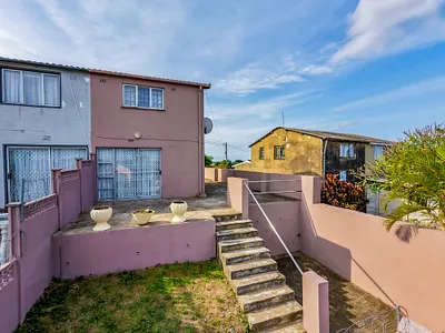 2 Bedroom House For Sale in Chatsworth - Ge2Q.webp