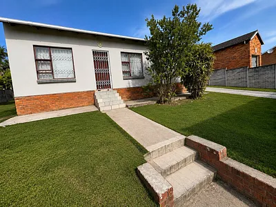 3 Bedroom House For Sale in East London - VAf7.webp