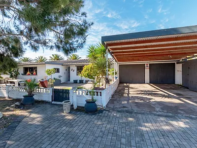 3 Bedroom House For Sale in Langebaan - c79V.webp