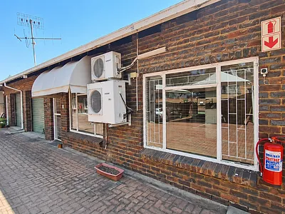 2 Bedroom Apartment For Sale in Rustenburg - fr6c.webp
