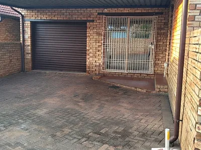 3 Bedroom Townhouse For Sale in Rustenburg - sfEa.webp
