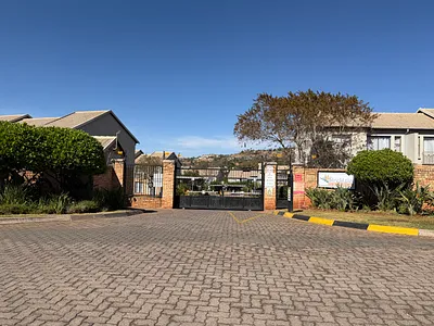 2 Bedroom Apartment To Rent in Krugersdorp - img