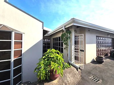 4 Bedroom House For Sale in Durban - 5ppl.webp