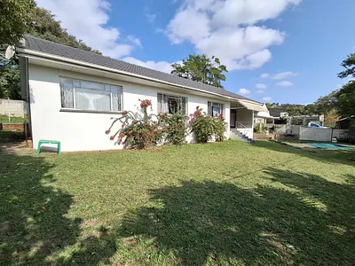 3 Bedroom House For Sale in East London - uQzO.webp