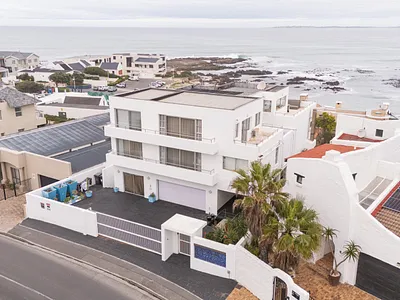 6 Bedroom House For Sale in Blouberg - 5cb3.webp