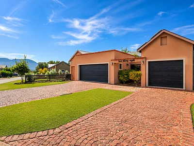4 Bedroom House For Sale in Hartbeespoort - 4zNs.webp