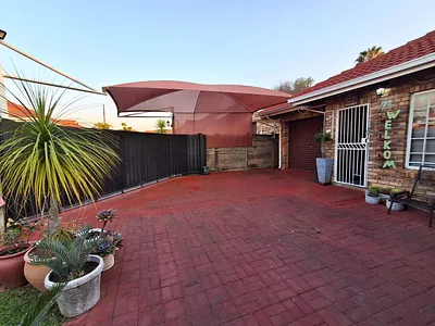 3 Bedroom House For Sale in Rustenburg - lmeO.webp